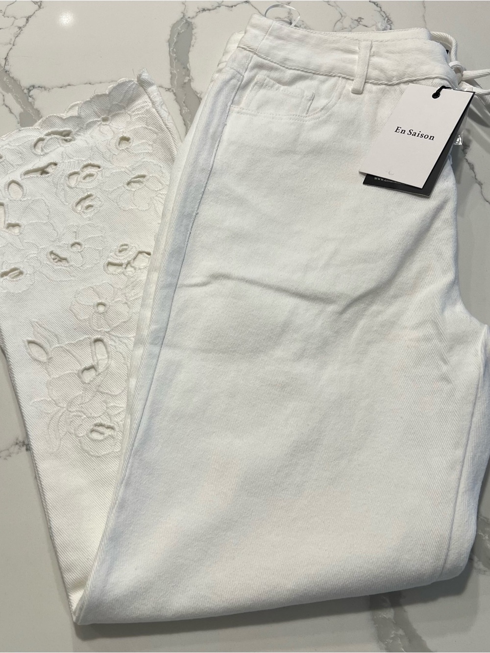 EN SAISON Women's White Mid Rise Flared Bootcut Jeans - Size L🤍